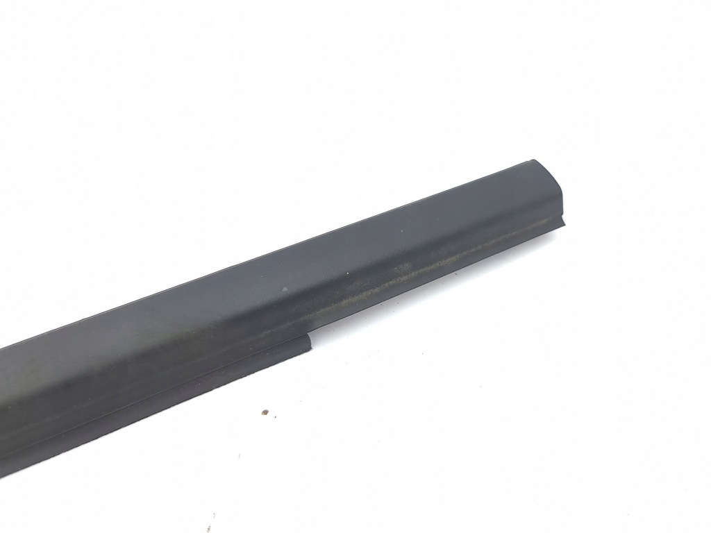 фото №6, Kia niro 2024 права сторона молдинг / прокладка скло двері передніх