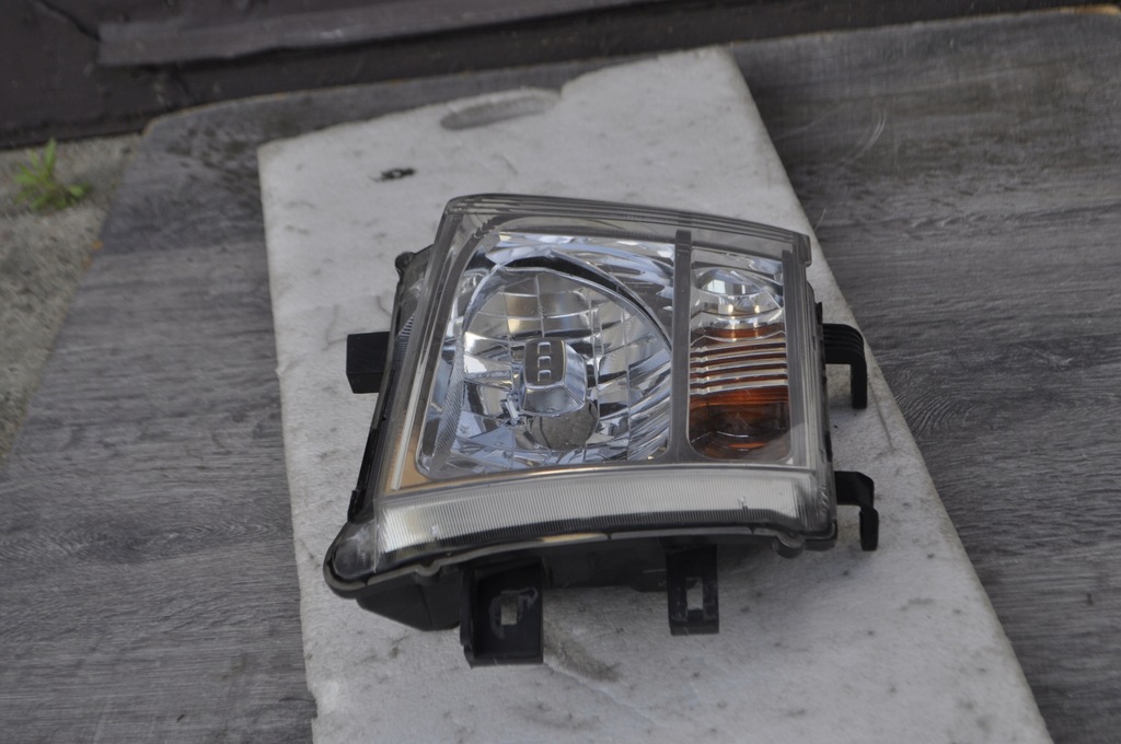 фото №14, Лампа права nissan navara d40 04-10 26010-eb30a