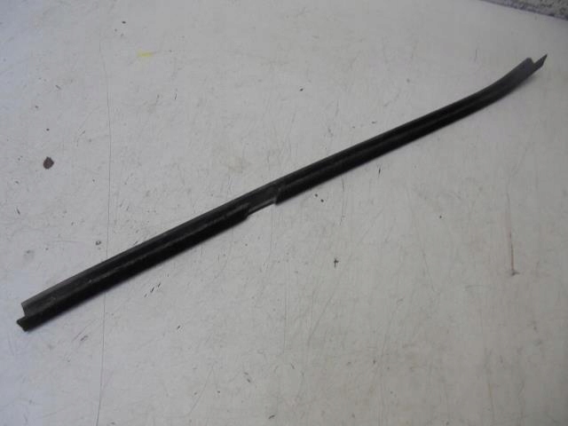 фото №3, Молдинг уплотнитель левый перед renault master iii