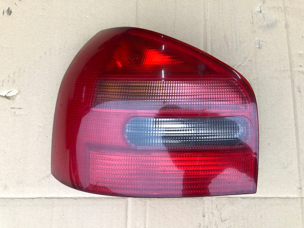 фото №1, Ліва лампа задня audi a3 8l 1995-2000 лівий задня