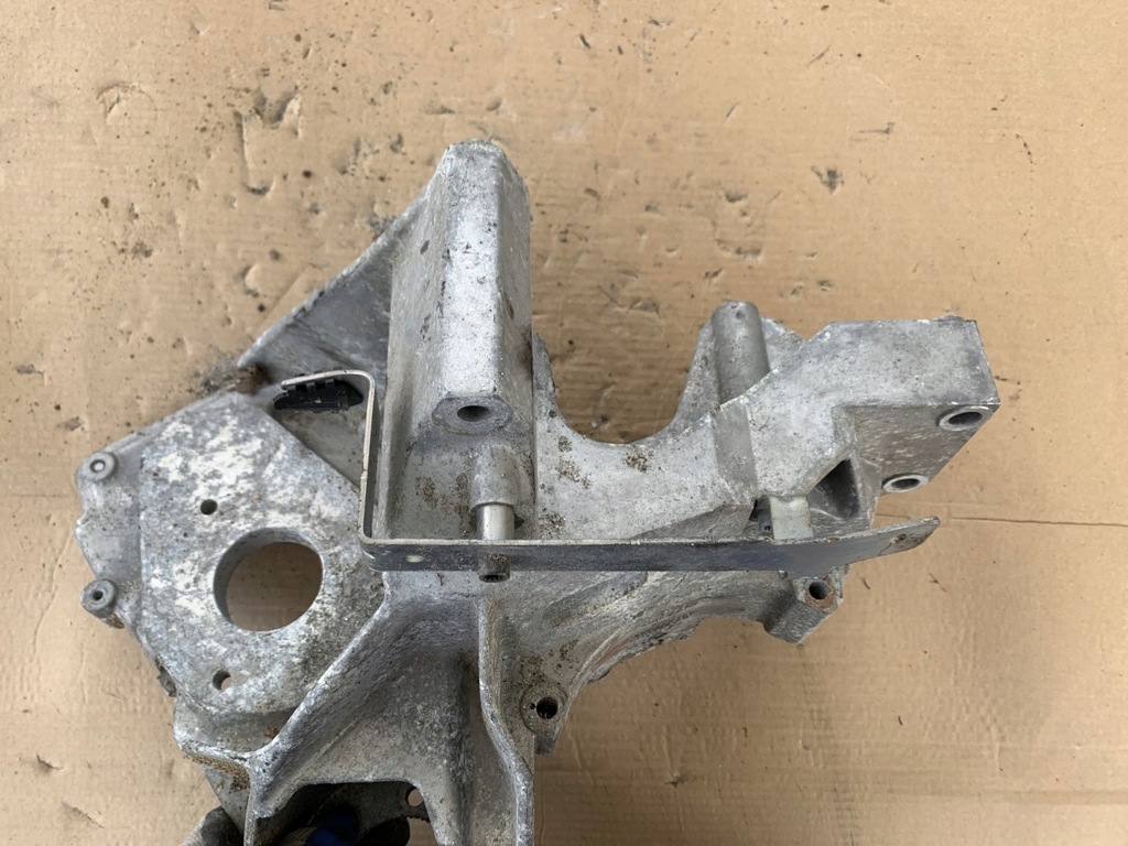 фото №5, Кронштейн кронштейн насоса vw crafter 2.5 tdi 076145167