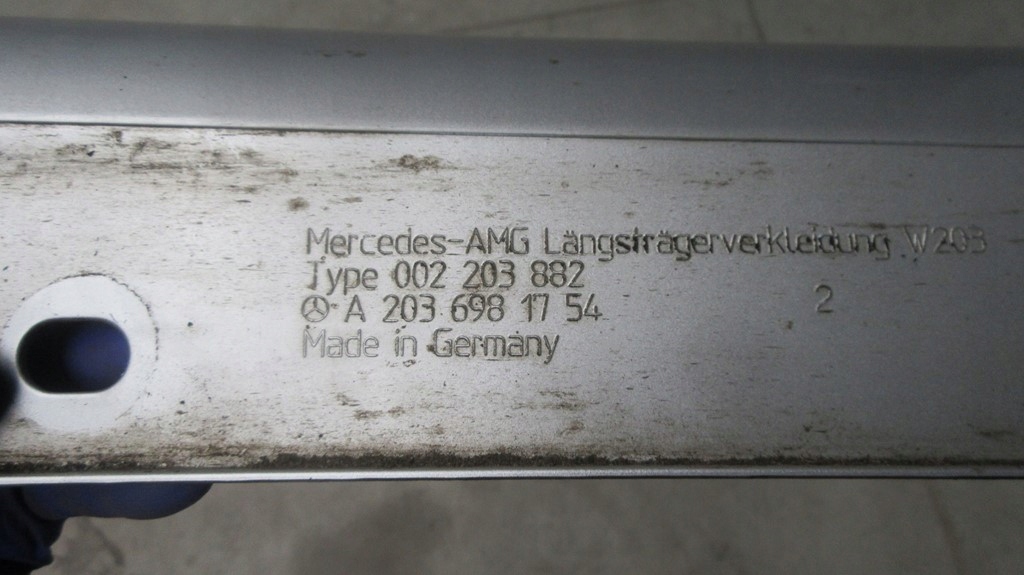 Mercedes w203 amg a2036981754 поріг правий накладка Доставка