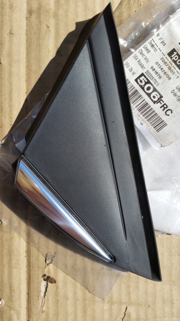 фото №2, Трикутник крила заглушка renault megane iv права