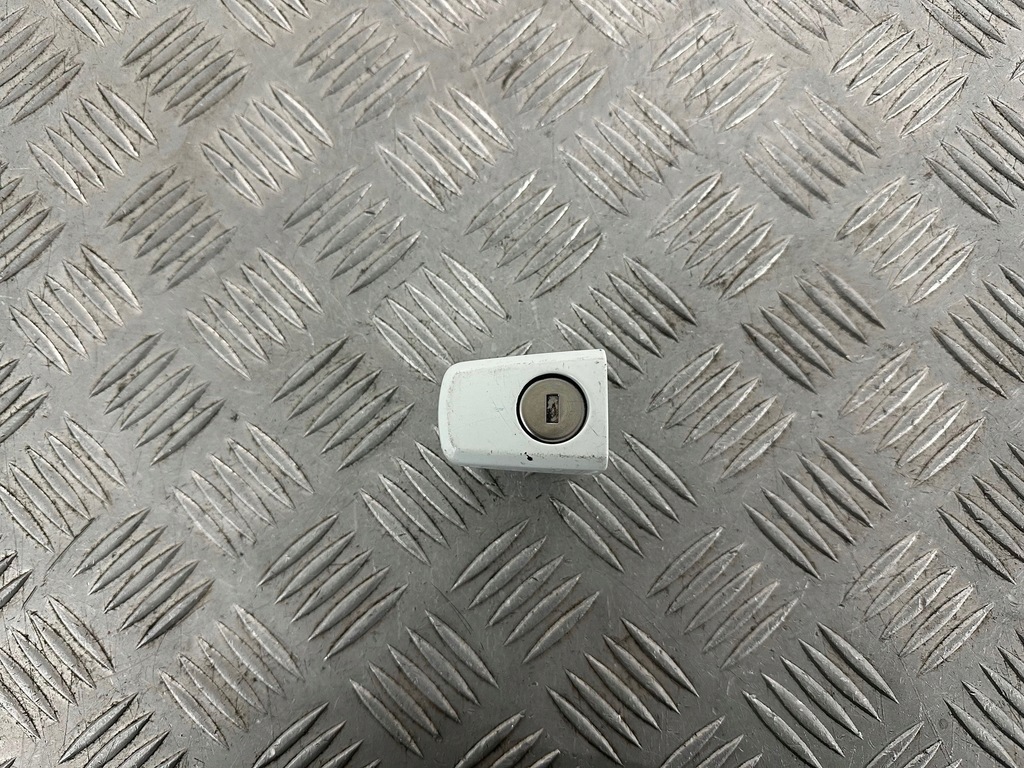 фото №1, Opel corsa d вкладка замка заглушка