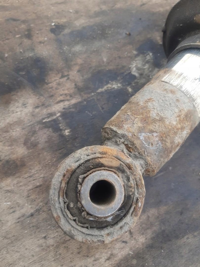 фото №8, Амортизатор правый задняя land rover discovery iii