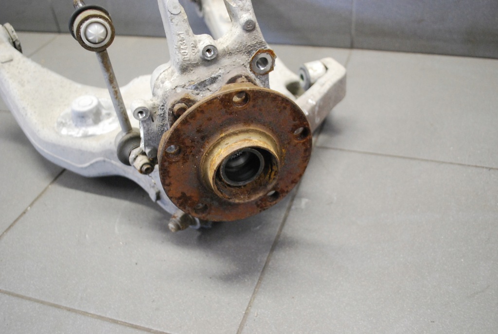 фото №11, Поворотный кулак рычаг ступица audi a8 d2 lift левый задняя