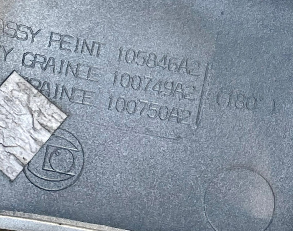 Trafic 3 talento vivaro b накладка кронштейн фары уголок правый  задняя tehnk Оригинал