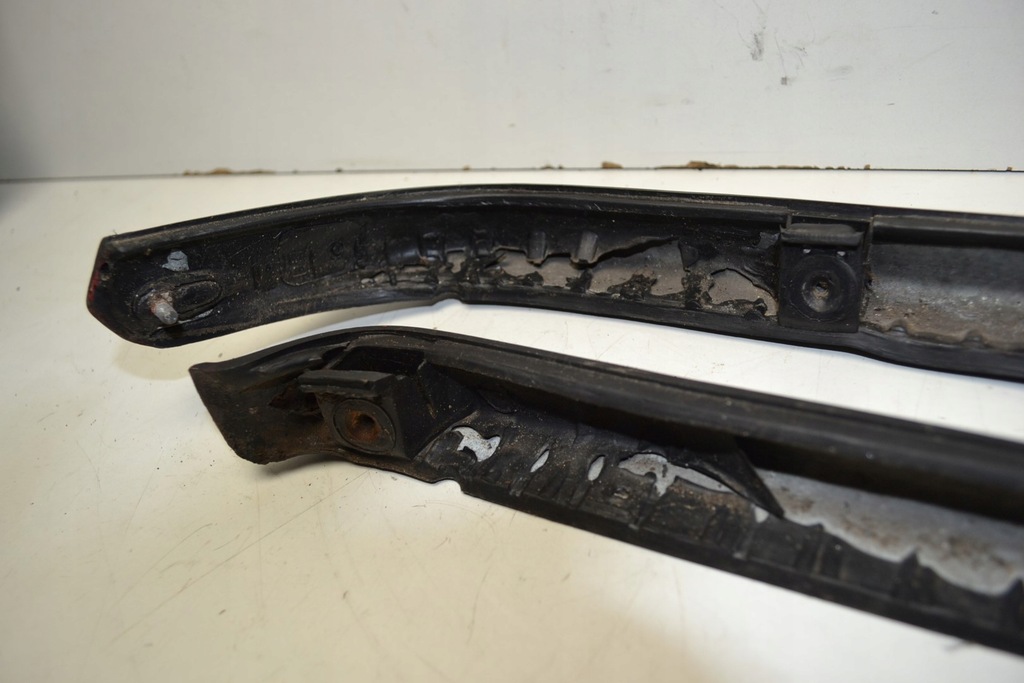 фото №4, Mercedes w123 накладки pod лампы задние чёрные