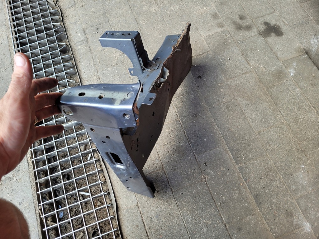 фото №4, Hyundai ix20 лонжерон левая четверть наконечник