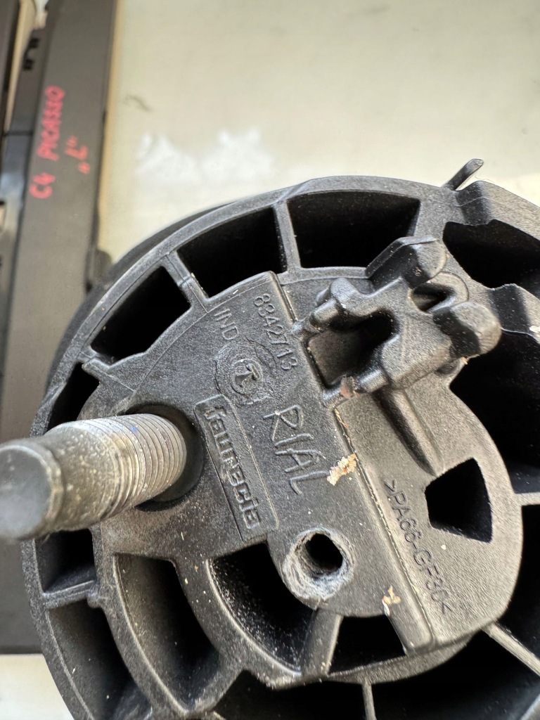 фото №5, Citroen c4 i picasso підлокітник сидіння