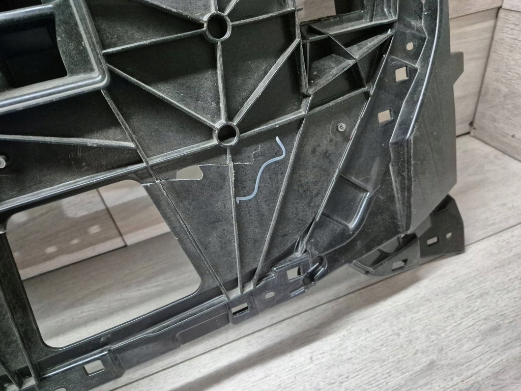 фото №6, 12947. audi q4 e-tron усилитель решётка радиатора 89a807233