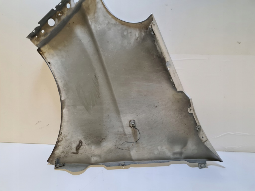 Trafic vivaro primastar крыло  передний правый  рестайлинг Киев