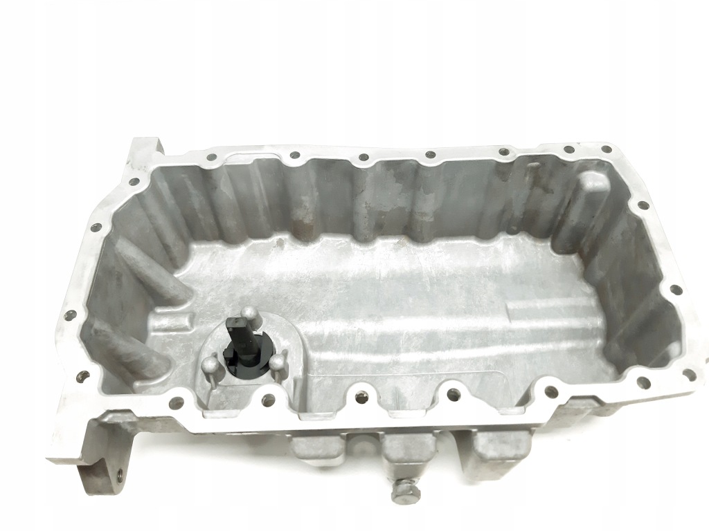 фото №7, Поддон масляная vw golf vi 1.6 tdi cay 03g103603ab