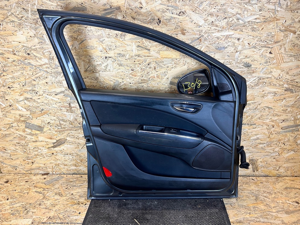 фото №7, Дверь передние левая lancia delta 488 код лакокрасочного покрытия: 284