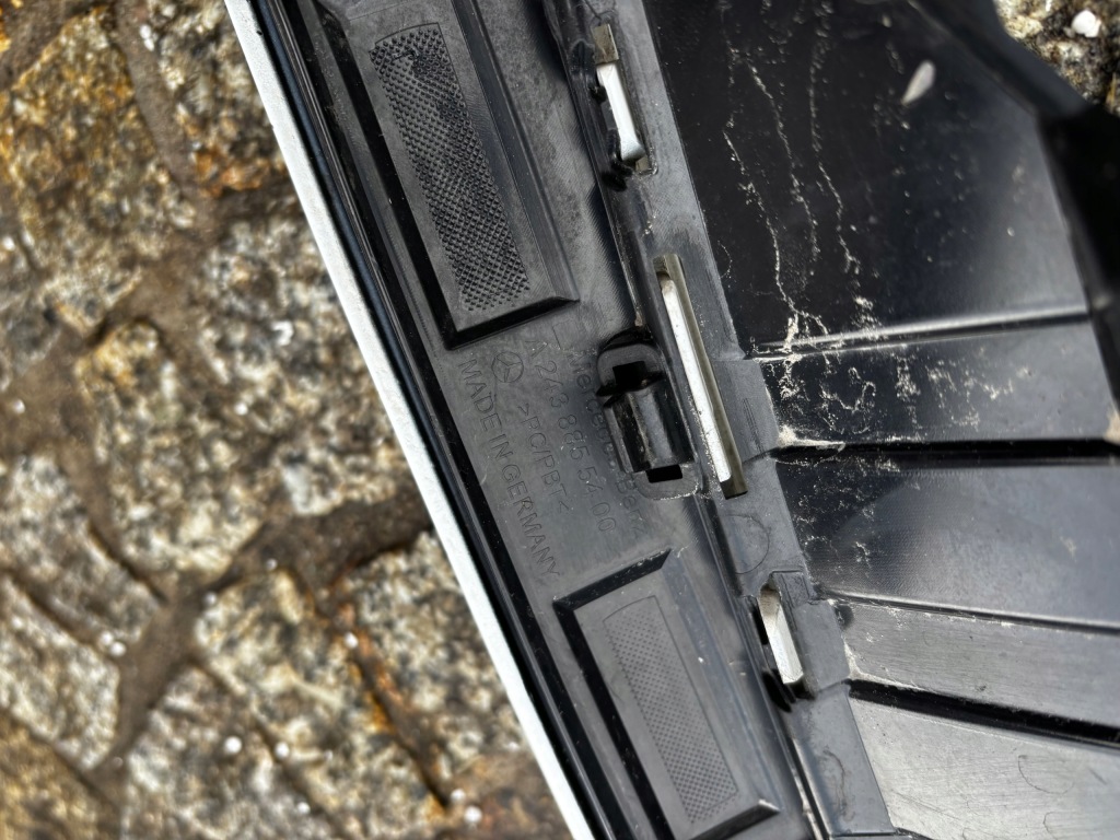 фото №16, Mercedes 243 eqb молдинг бампера напрямна перед 2438853900 2438855400 оригінал