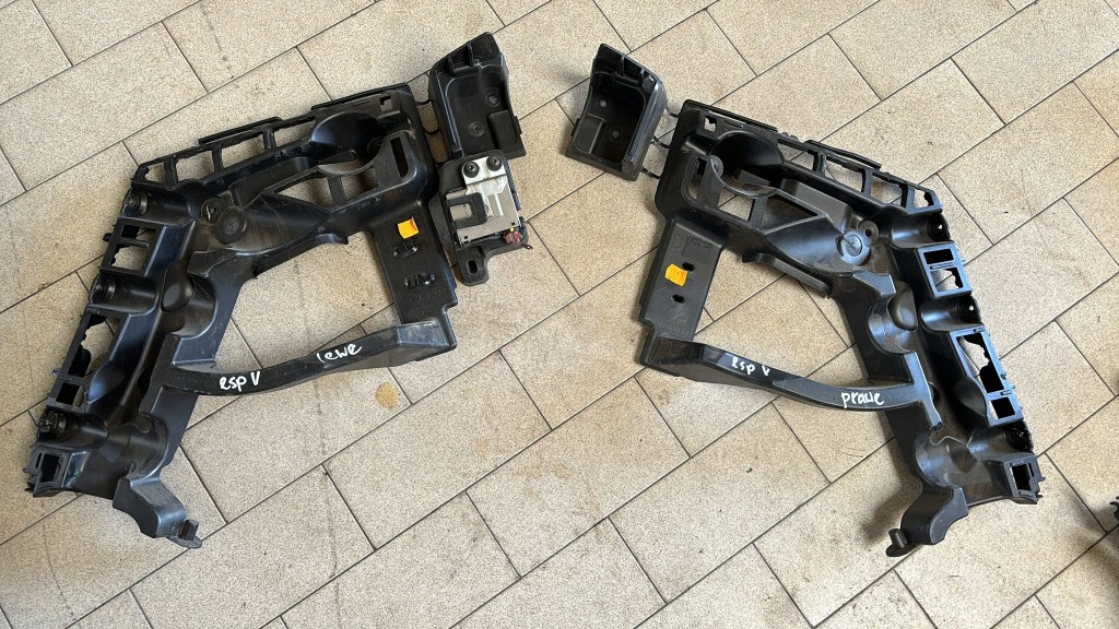 фото №1, Напрямна бампера правий лівий renault espace v 850450808r 850445100r