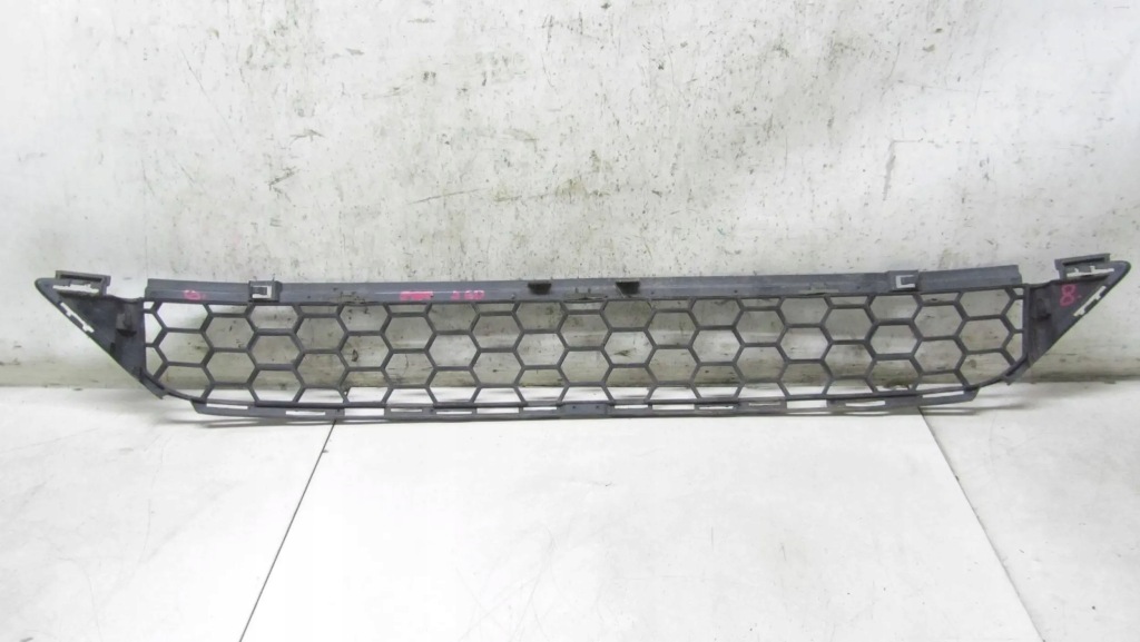Volvo s60 2 рестайлинг  r-design решётка бампера средняя Недорого