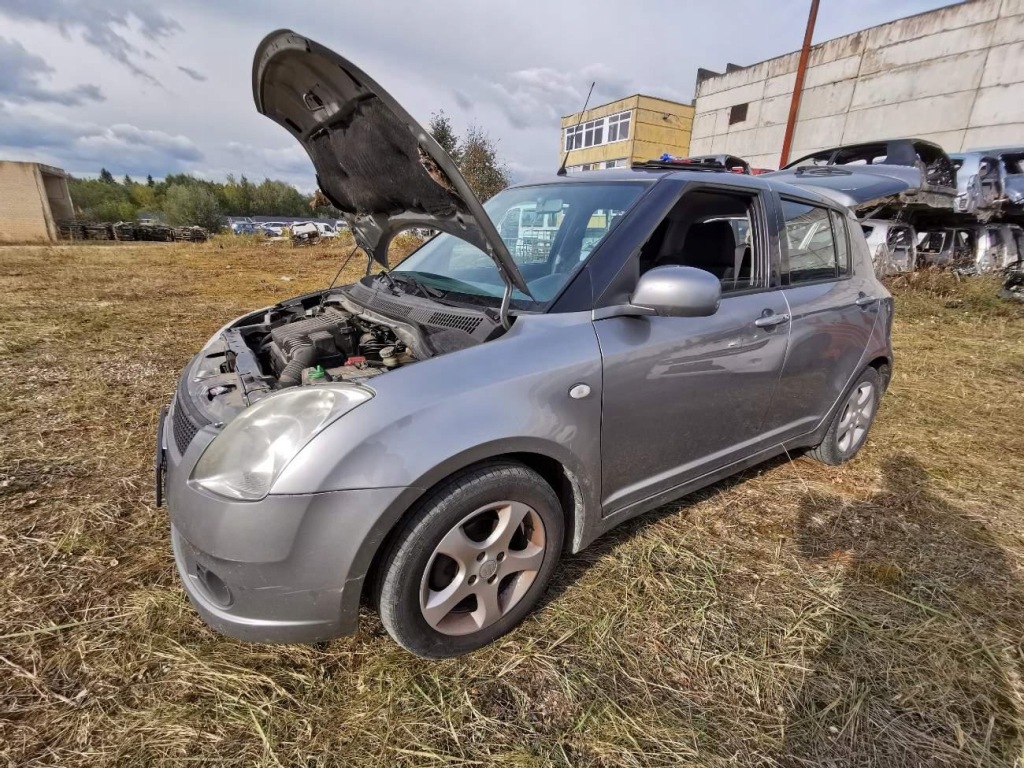 Suzuki swift коробка запобіжників 2006 1.5l 3677062jb0 36770-62jb0 Зі Шроту