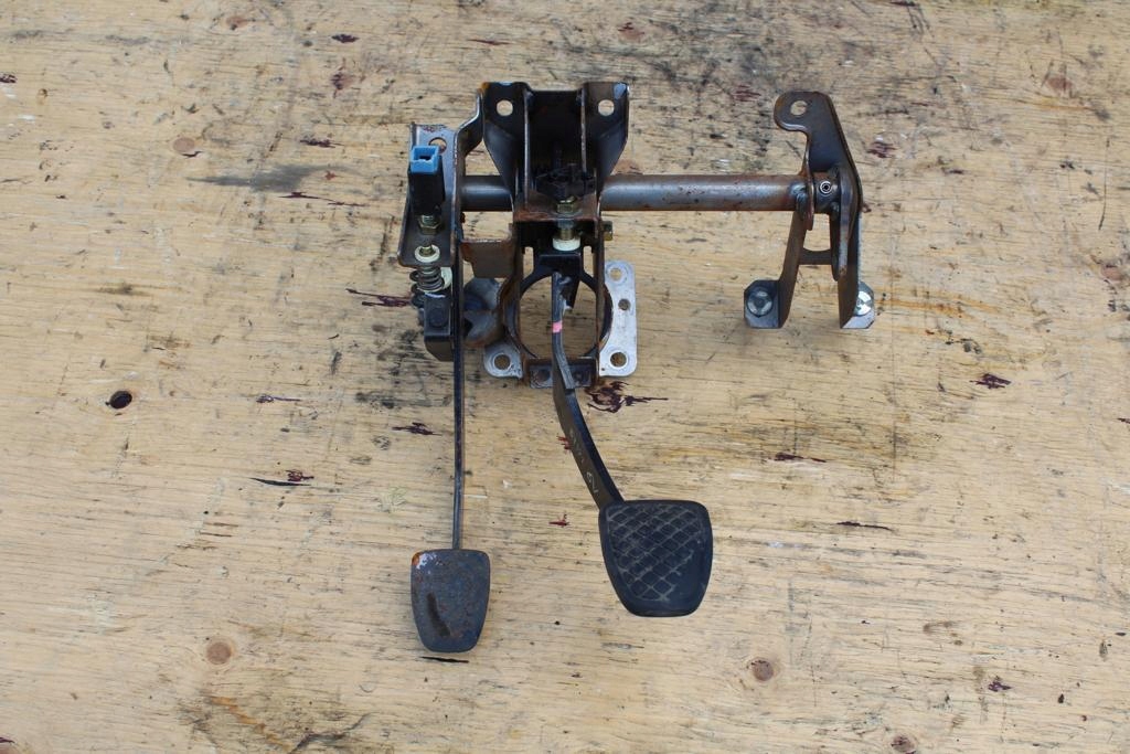 фото №1, Педаль тормоза сцепления subaru forester ii sg eu