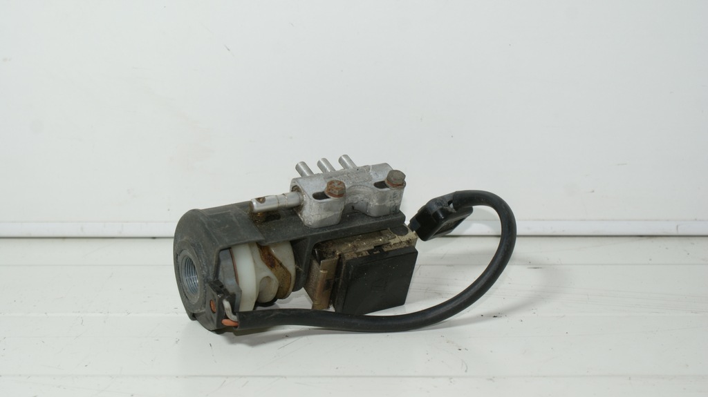 фото №1, Mercedes r107 sl slc клапан вакуумa распределитель 67131035