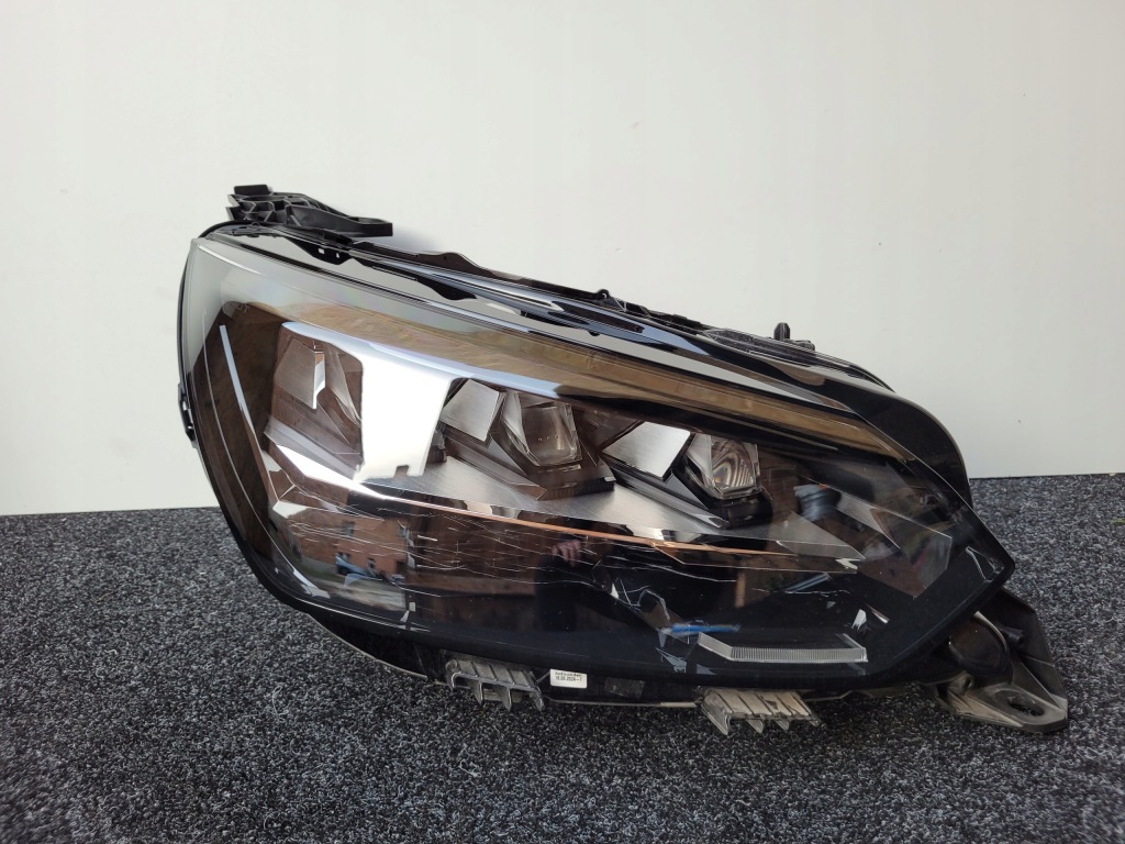 Купити Фара передня правий full led peugeot 2008 2 208 2 рестайлінг  9850597780