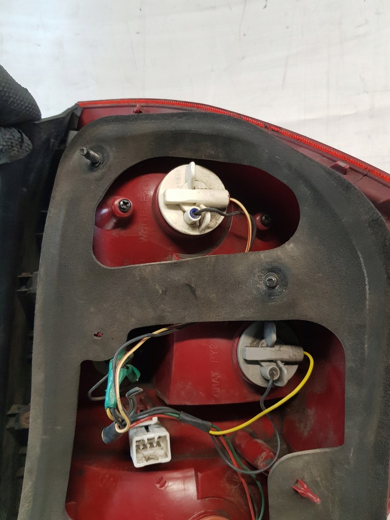 фото №10, Лампа левая задняя kia cerato 05r- хэтчбек eu