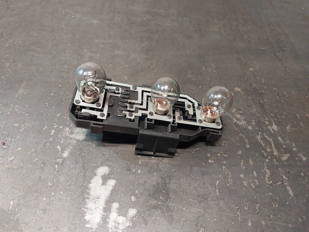 Вкладыш лампы задний правой audi a6 c5 4b рестайлинг  универсал bl3158b Недорого