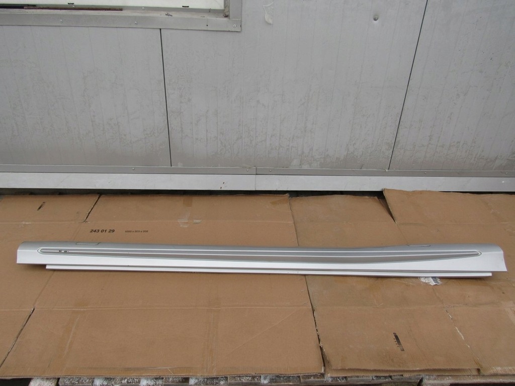 фото №1, Mercedes w117 a w176 молдинг порог накладка правая