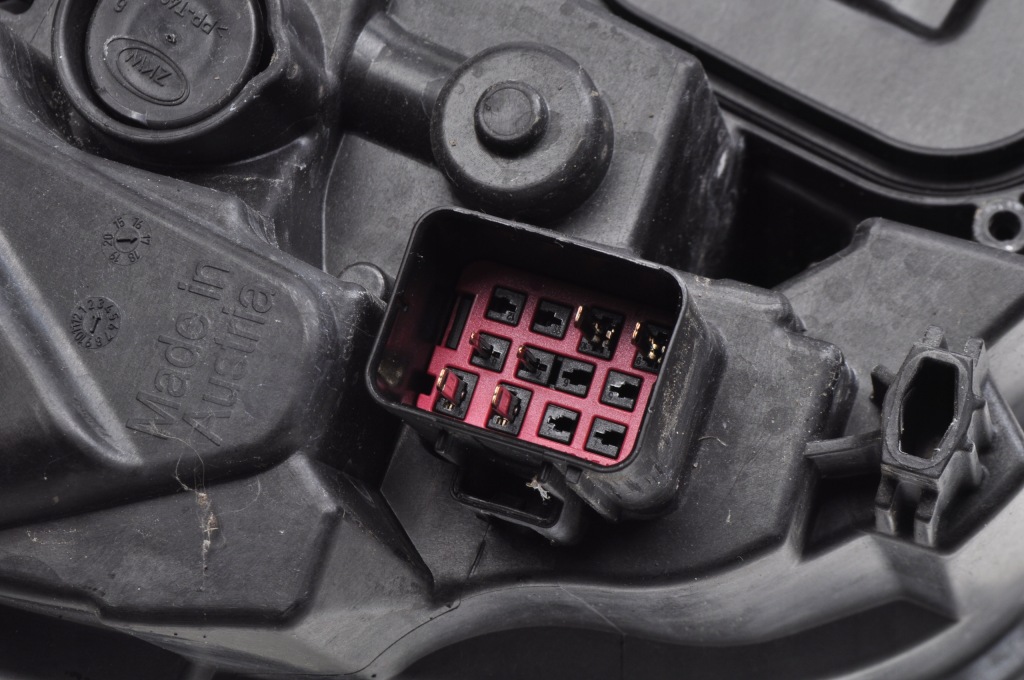 Volvo v40 2 фара ліва передня лівий перед led англієць  31677020 Зі Шроту