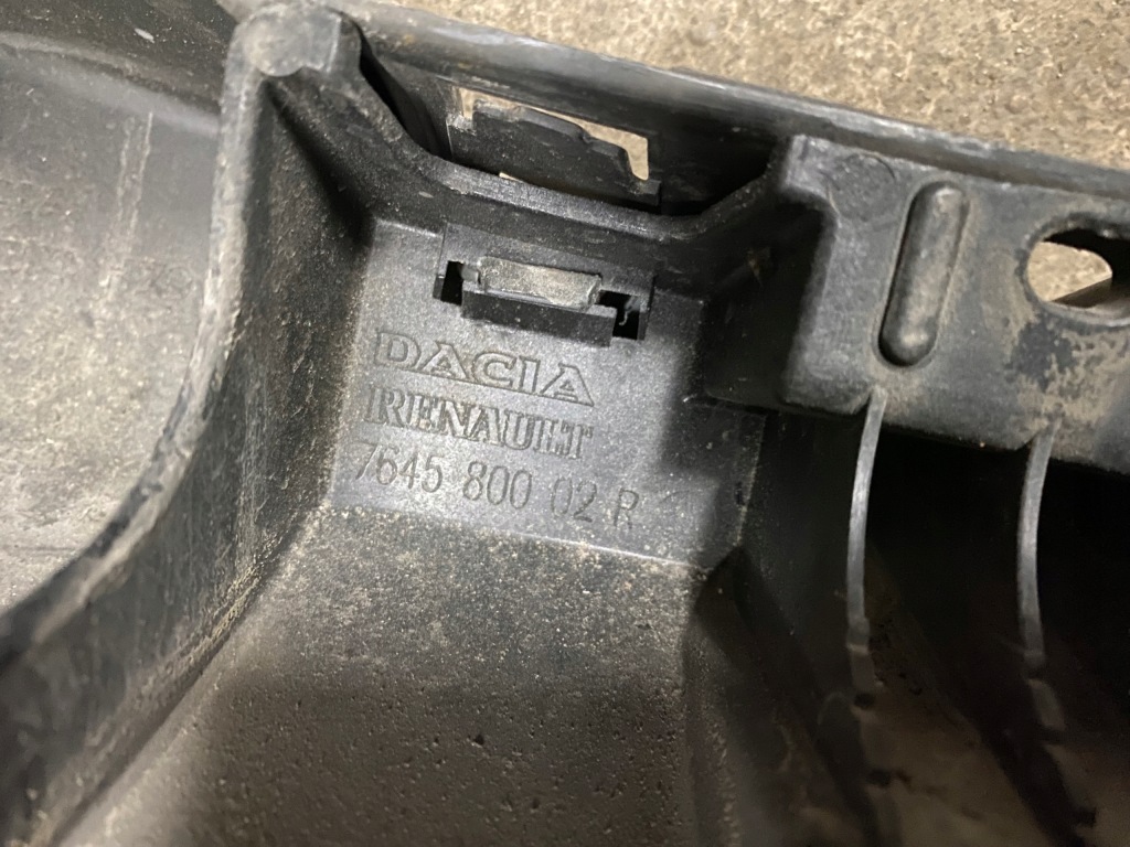 Dacia duster молдинг поріг ліва 764580002r оригінал Зі Шроту