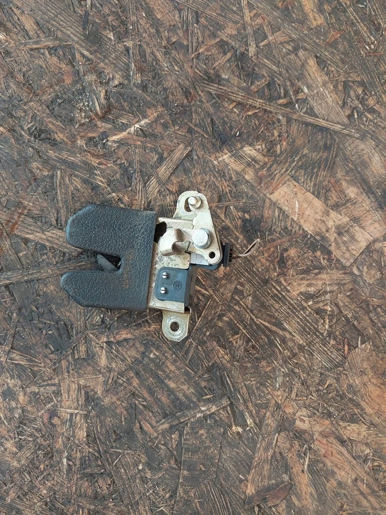 фото №7, Замок кришки багажника vw bora sedan 1j5827505c