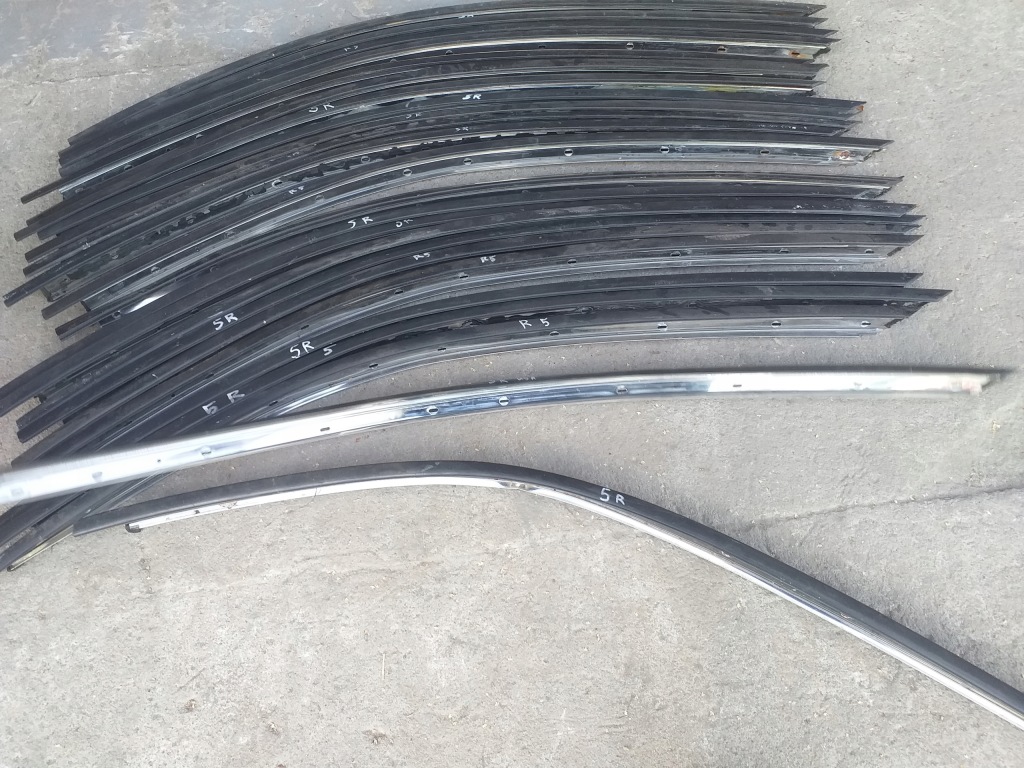 фото №1, Toyota celica v 5 молдинг прокладка стекло дверь