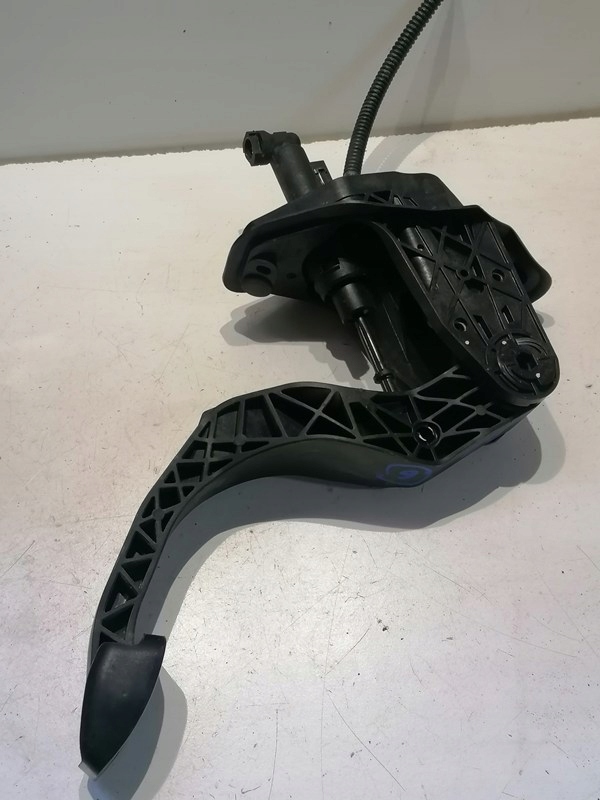 фото №1, Audi a1 педаль сцепления 6c1721059g