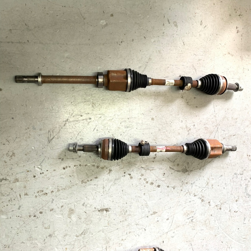 Купити Renault austral 1.2 e-tech привідний вал ліва 391015485r