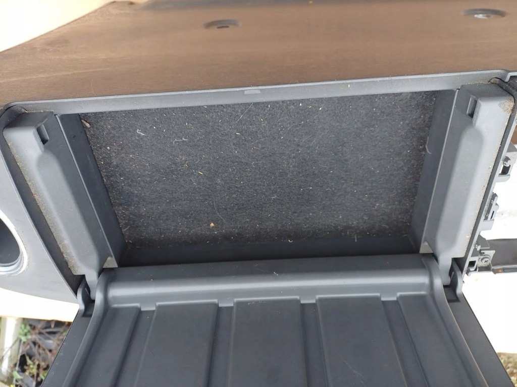 фото №6, Подлокотник туннель средний toyota prius plus 11-13r