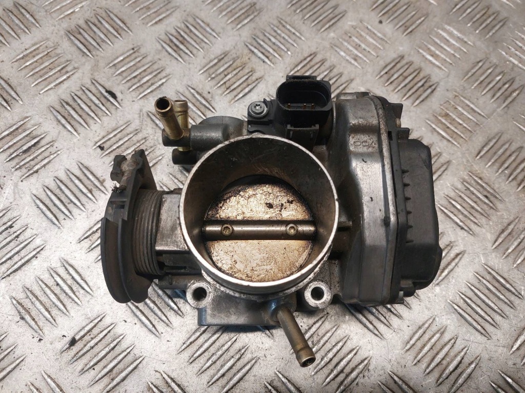 фото №1, Дроссельная заслонка audi a3 8l 1.8 20v 06a133064m