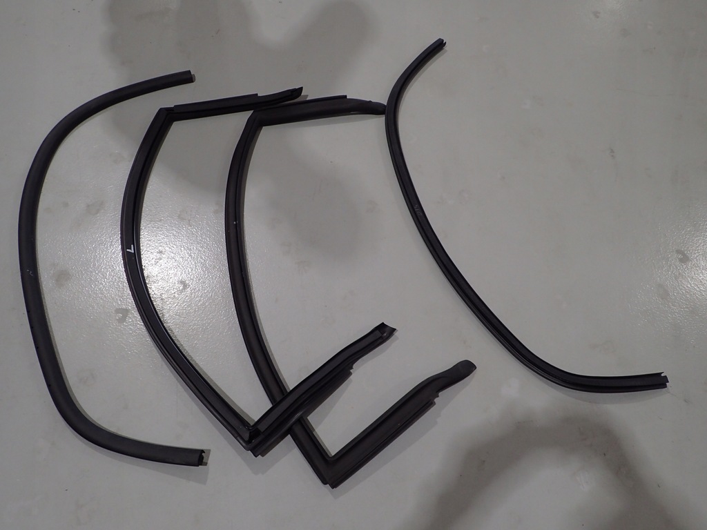 фото №3, Lamborghini aventador lp710 молдинг прокладка двері права r