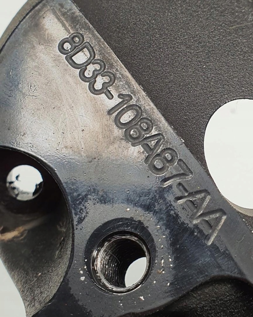 Кронштейн распорки левый перед aston martin rapide Доставка