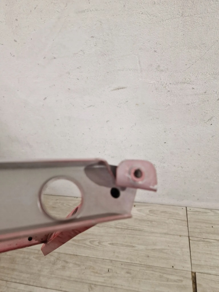 Ferrari california 149m праве кронштейн радіатора Недорого