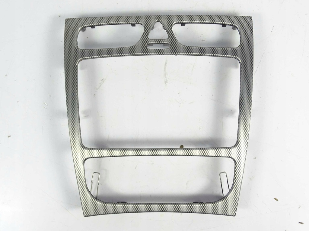 фото №1, Mercedes c klasa w203 рамка панель среднего