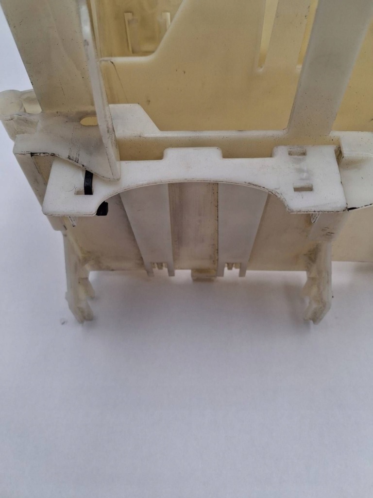 Кронштейн, тримач  коробка запобіжників bmw 3 e90 e91 5865090 в Україні