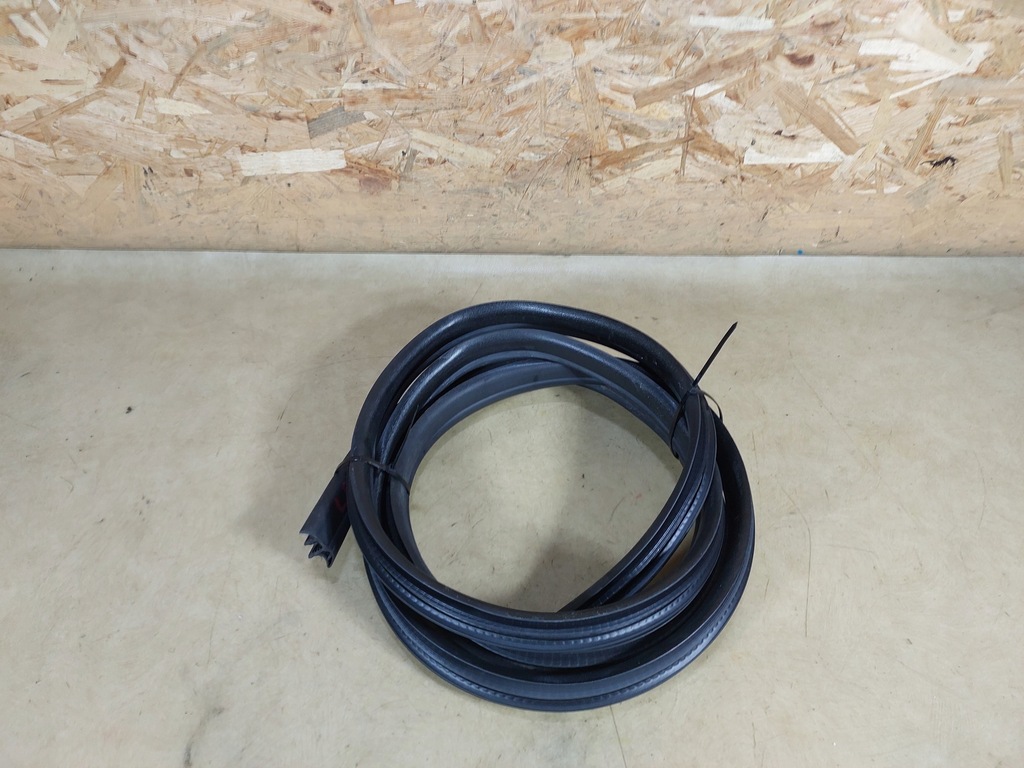 фото №1, Grand c-max mk2 прокладка двері правий перед