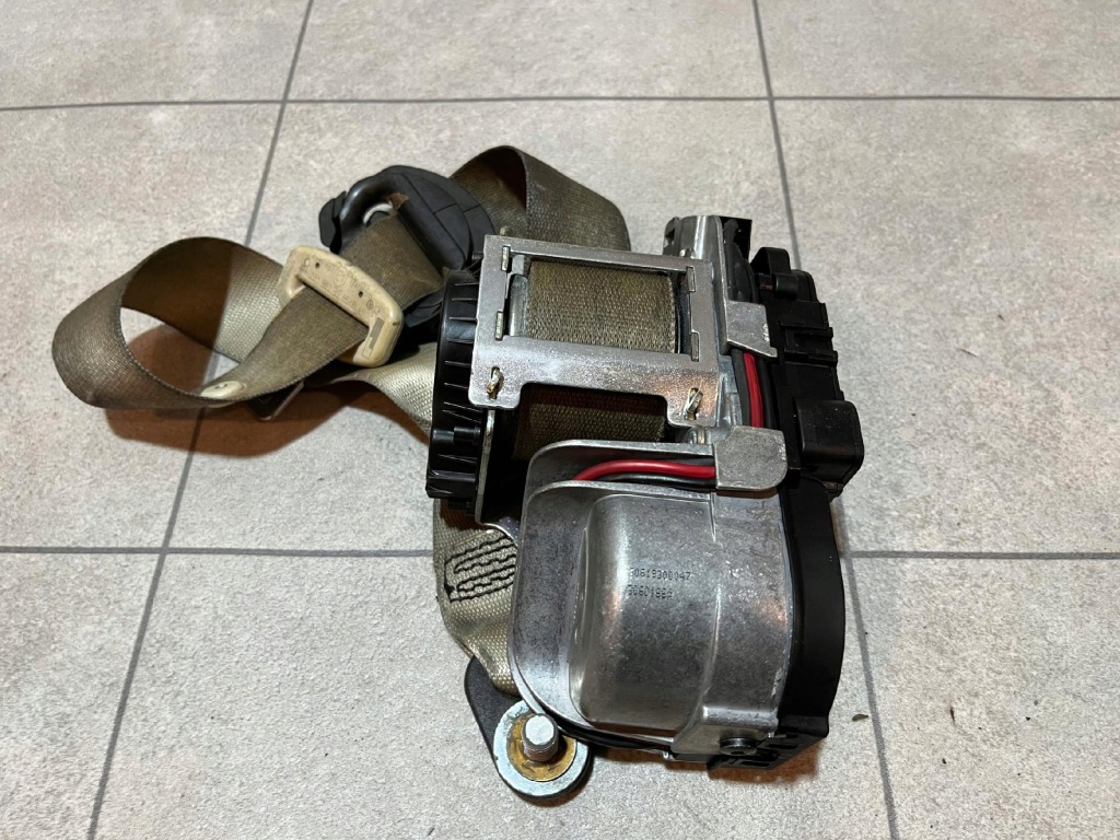 фото №4, Mercedes w221 pas натягувач перед чорний bdb