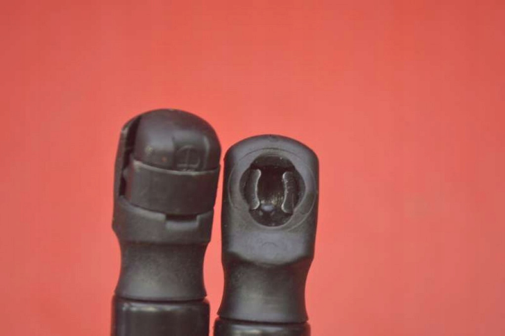 фото №8, Привод амортизаторы капот 51477148826 bmw e60 e61 03-07