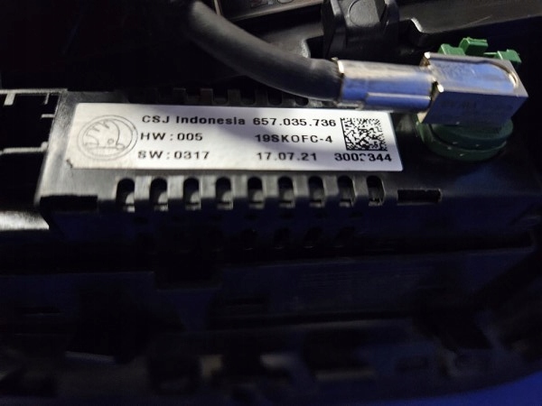 фото №9, Рамка туннель средний разъём port usb skoda kamiq