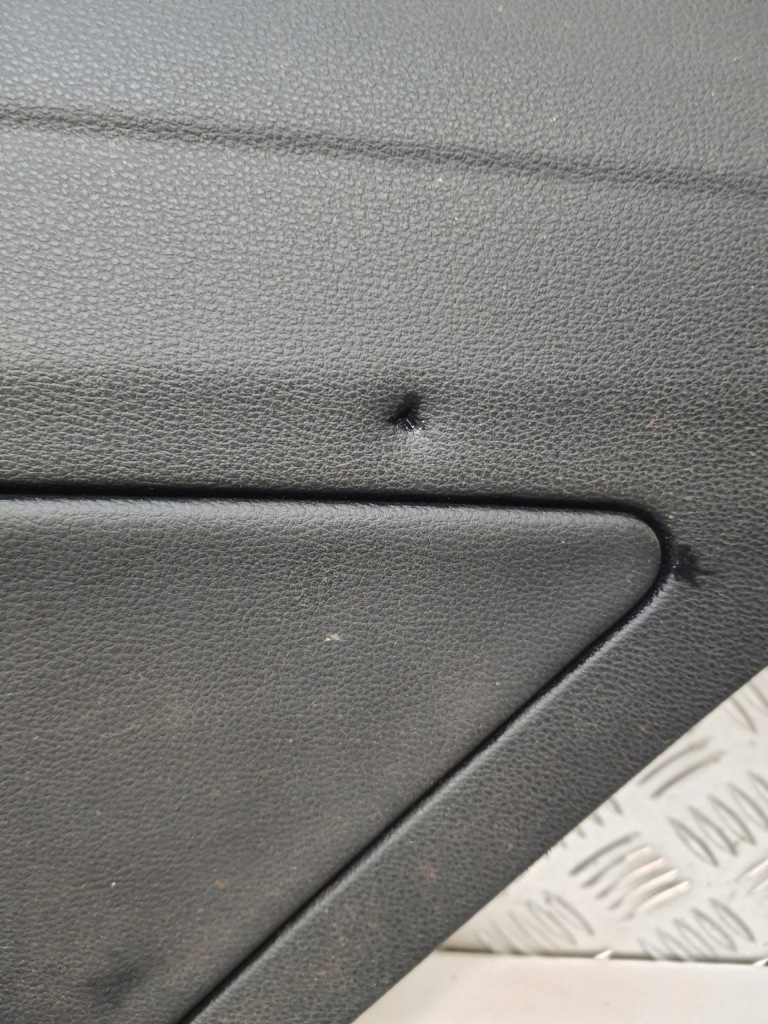 Обшивка дверь правый задний  mercedes e c207 w207 207 купе 2076902225 Цена