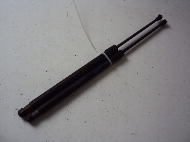 фото №1, Амортизаторы крышки audi a3 8p0