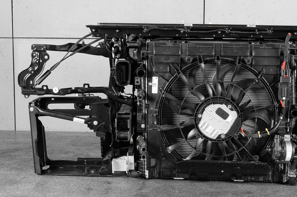 фото №14, Bmw xm g09 капот крыло бампер pas радиатор лампы led m-power c5y europa