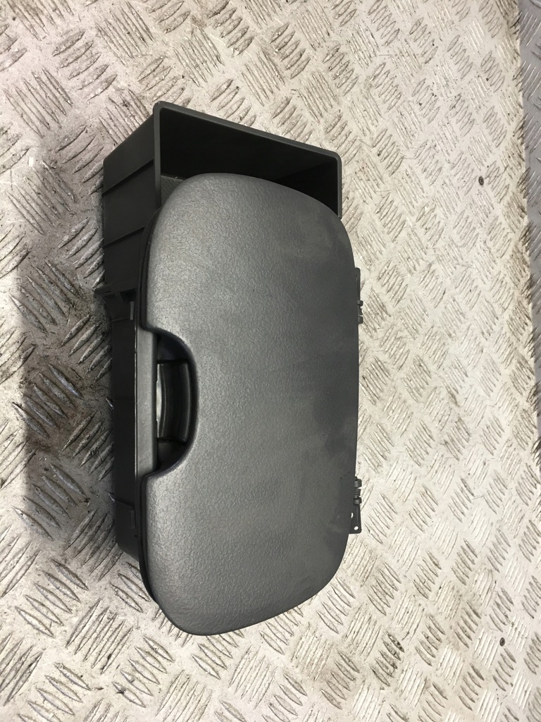 фото №1, Yaris i бардачок консоли