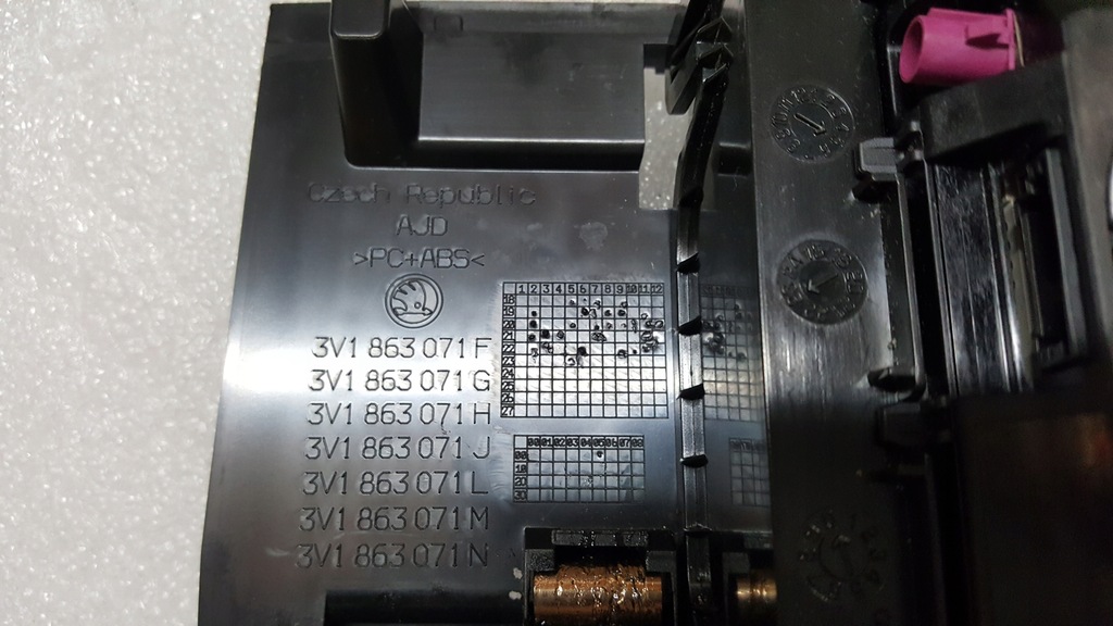 фото №14, Пепельница бардачок зарядное устройство индукционная skoda superb iii 3v1863071